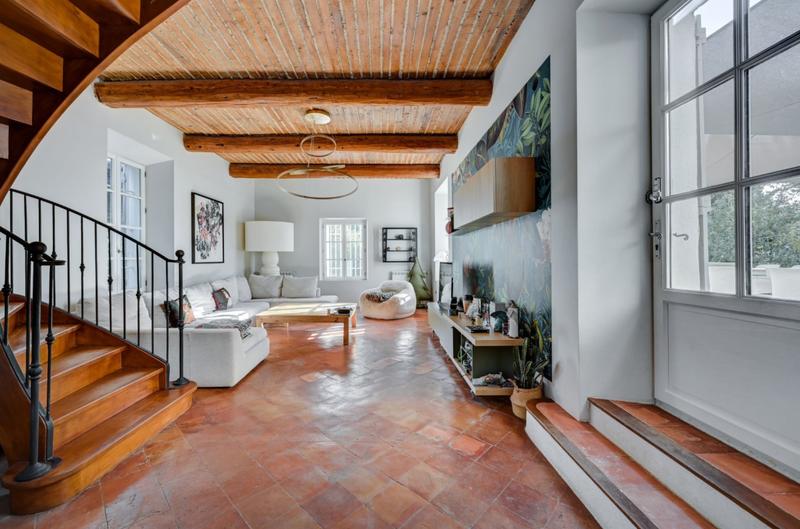 Mas - 730 m² - 11 pièces