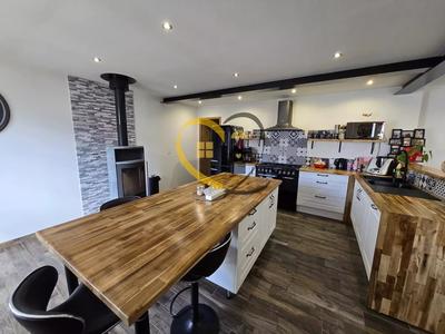 Maison - 90 m² - 3 pièces