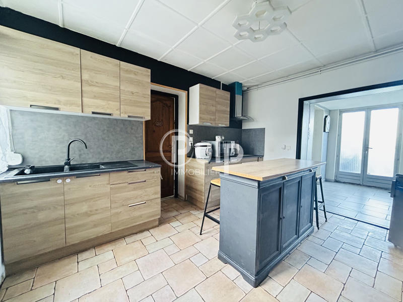 Maison - 102 m² - 8 pièces