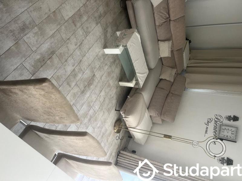 Chambre - 11 m² - 1 pièce