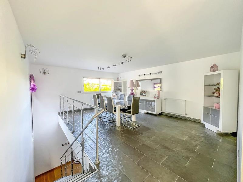 Maison traditionnelle - 363 m² - 10 pièces