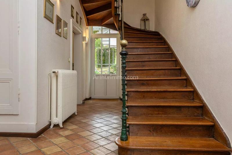 Maison - 241 m² - 10 pièces