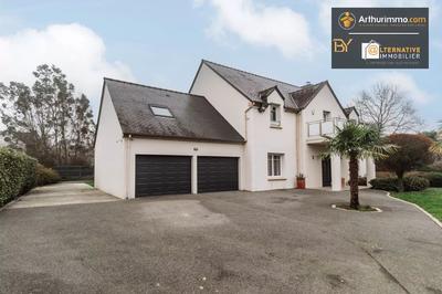 Maison - 240 m² - 9 pièces