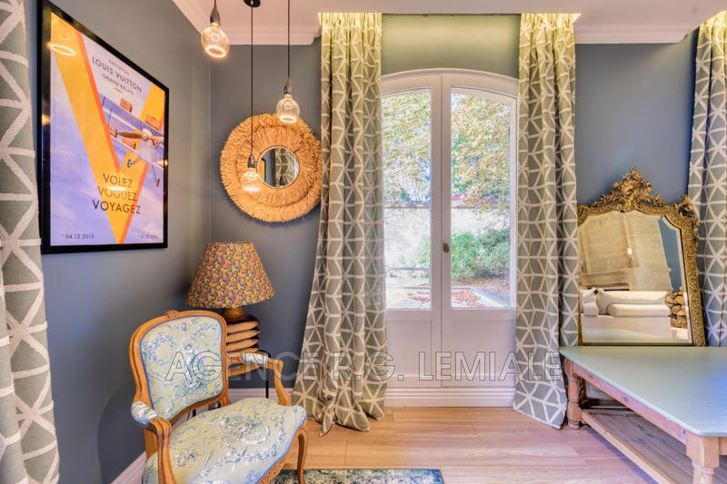 Maison - 226 m² - 8 pièces