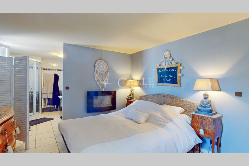 Maison - 330 m² - 8 pièces