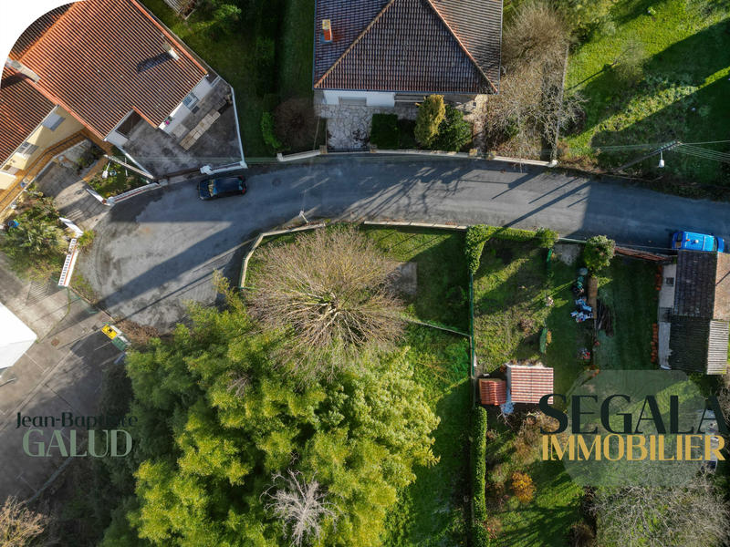 Maison - 230 m² - 8 pièces