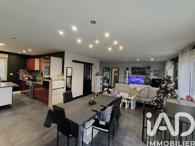 Maison - 98 m² - 5 pièces