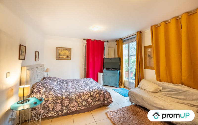 Maison traditionnelle - 260 m² - 8 pièces