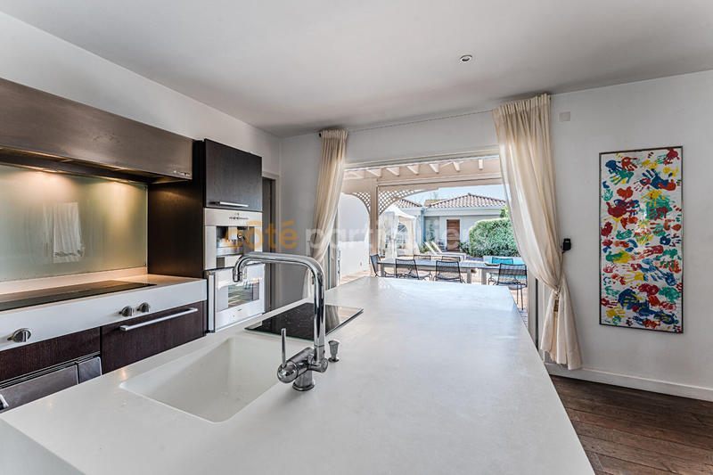 Maison - 350 m² - 11 pièces