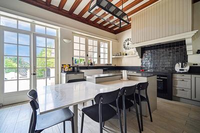 Maison - 418 m² - 9 pièces
