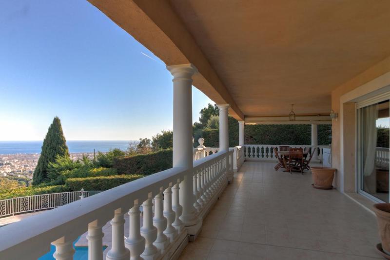 Villa - 378 m² - 10 pièces