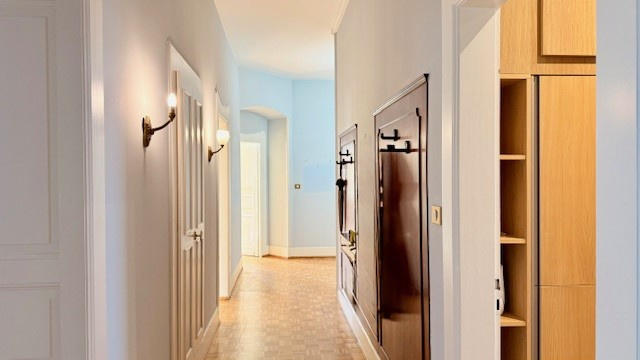 Appartement - 180 m² - 6 pièces