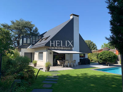 Maison - 236 m² - 9 pièces