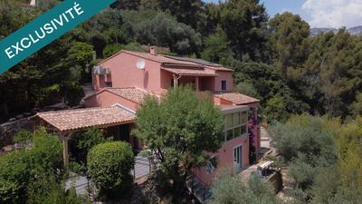 Maison - 250 m² - 5 pièces