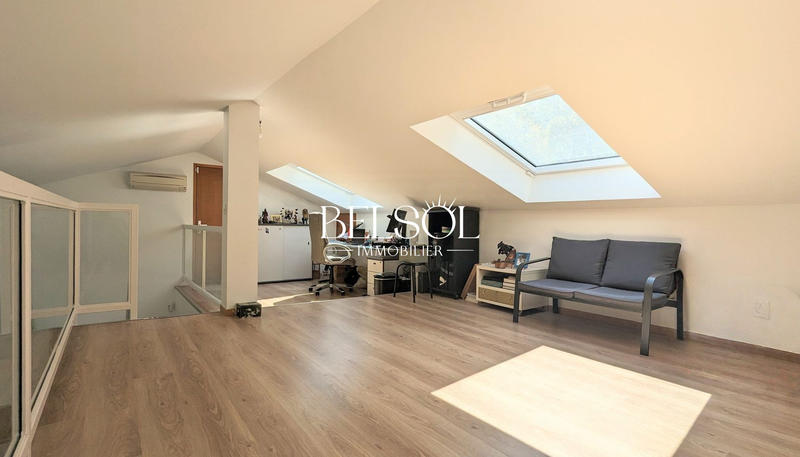 Maison traditionnelle - 230 m² - 7 pièces