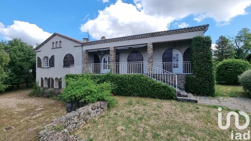 Maison - 216 m² - 11 pièces