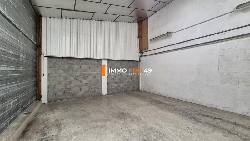 Entrepôt - 3 000 m²