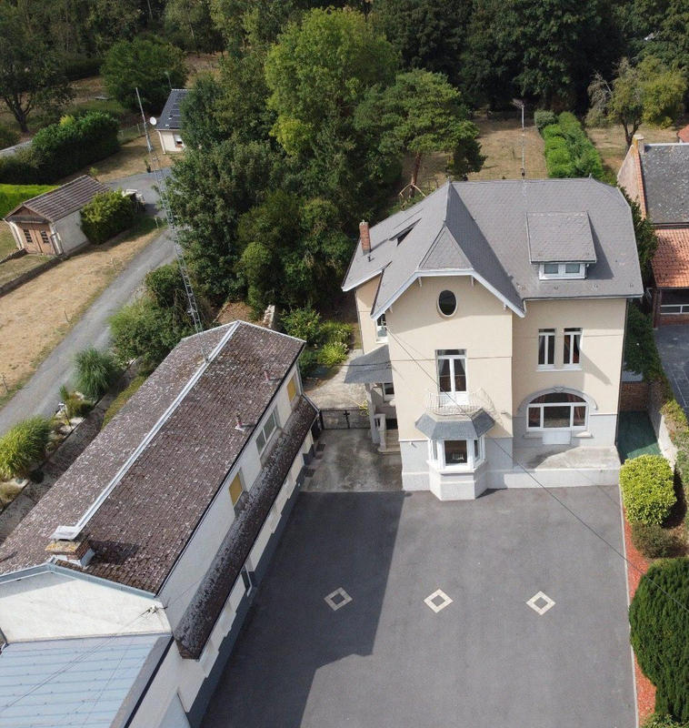 Maison - 337 m² - 10 pièces