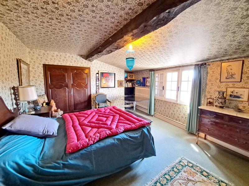 Maison - 288 m² - 10 pièces