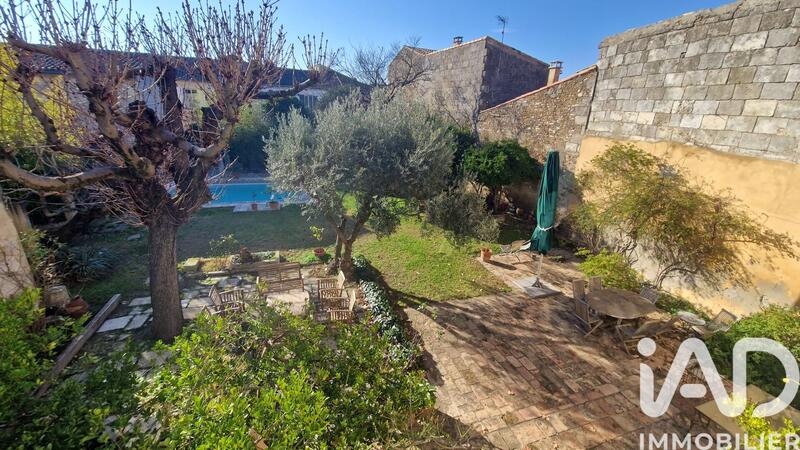 Maison - 302 m² - 9 pièces