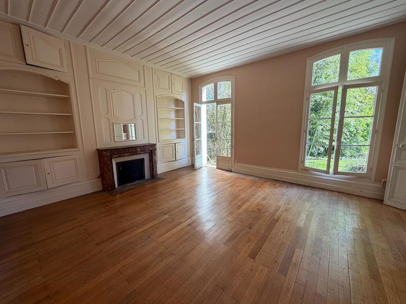 Maison - 262 m² - 9 pièces