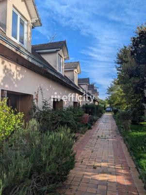 Maison - 518 m² - 12 pièces