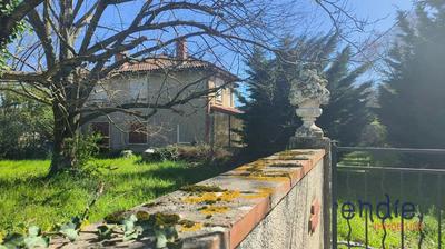 Maison - 220 m² - 7 pièces