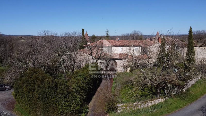 Maison - 367 m² - 9 pièces