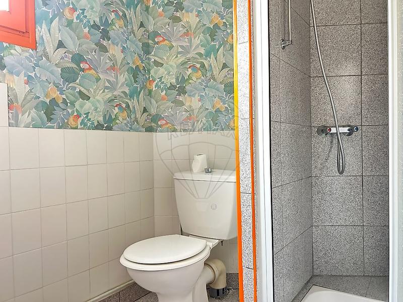 Local commercial - 143 m² - 4 pièces