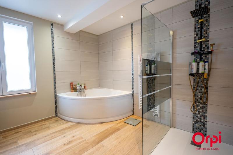 Maison - 282 m² - 6 pièces