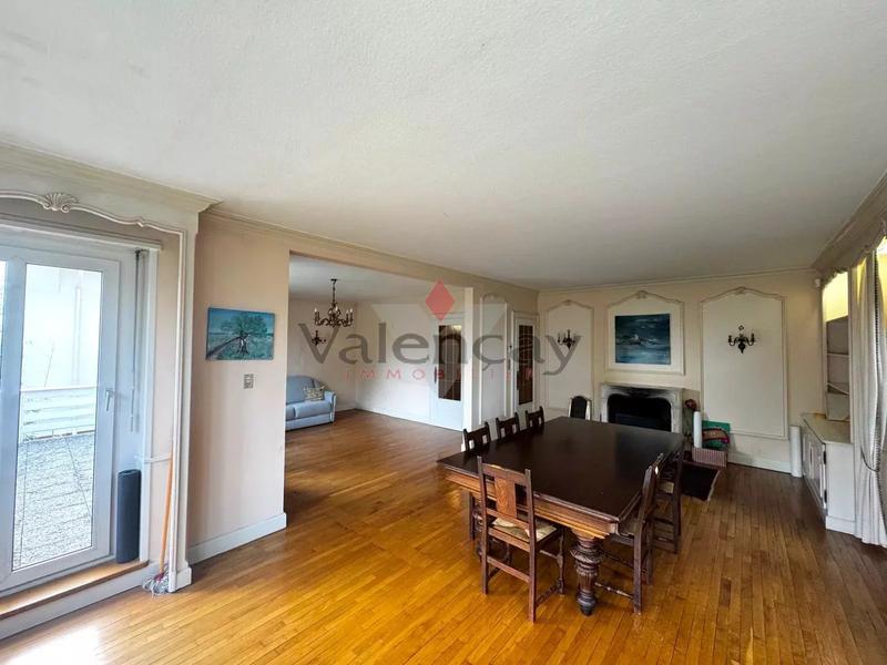 Maison - 215 m² - 8 pièces