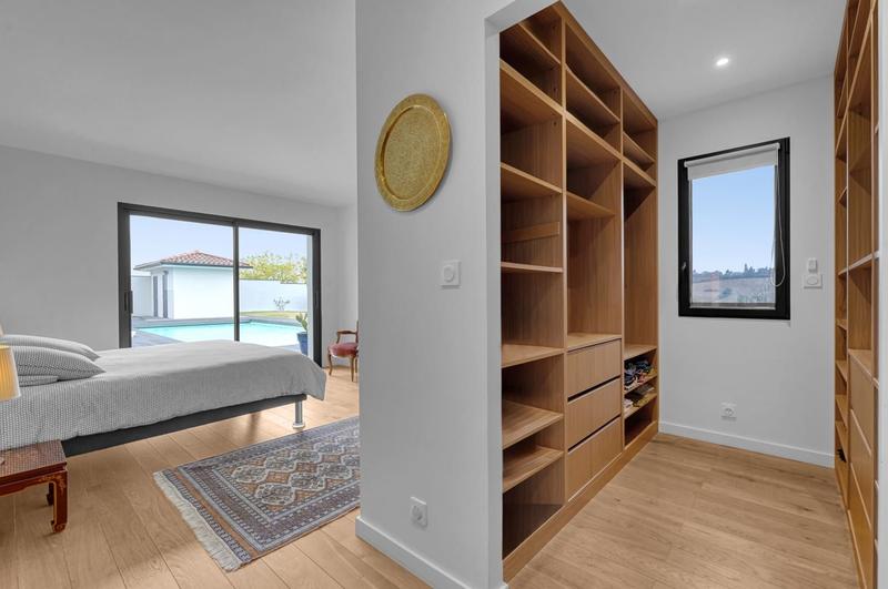 Maison contemporaine - 267 m² - 6 pièces