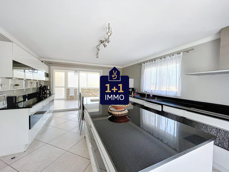 Villa - 687 m² - 13 pièces