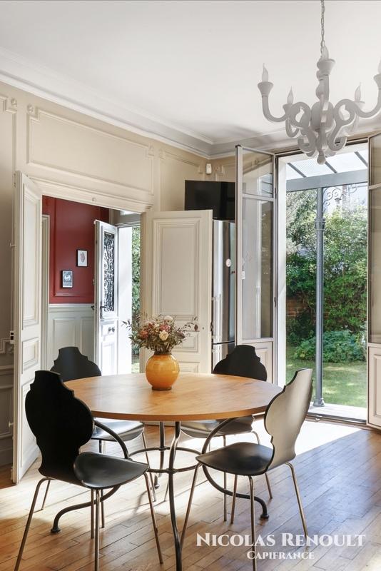 Maison - 250 m² - 8 pièces