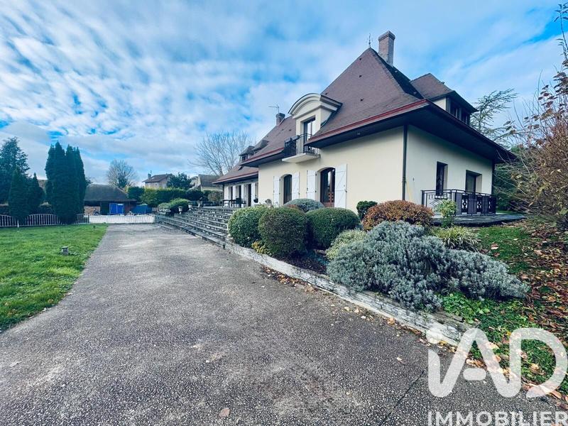 Maison - 410 m² - 12 pièces