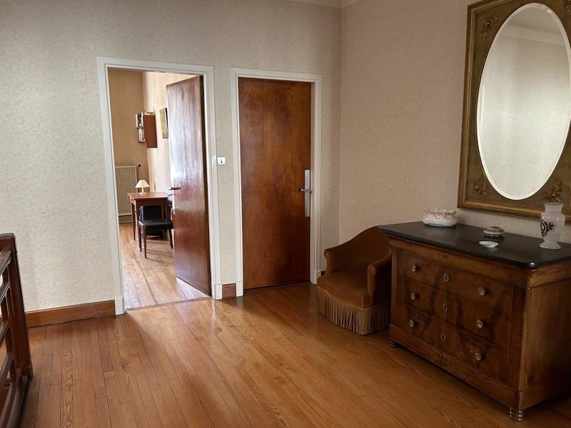 Maison traditionnelle - 188 m² - 7 pièces