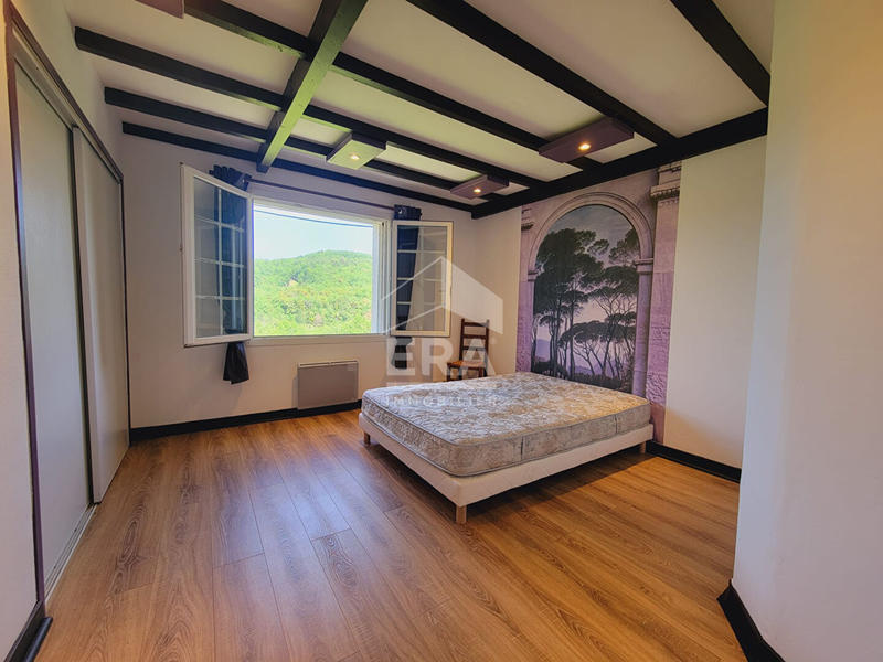 Maison - 250 m² - 10 pièces