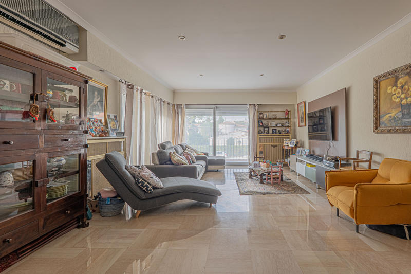 Maison - 237 m² - 8 pièces