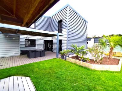 Maison - 167 m² - 9 pièces