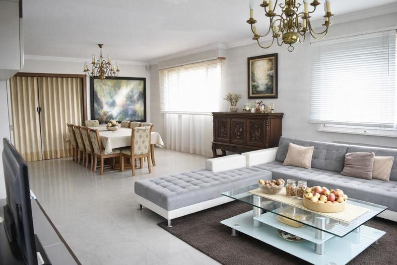 Maison - 280 m² - 10 pièces