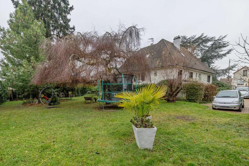 Maison - 220 m² - 7 pièces