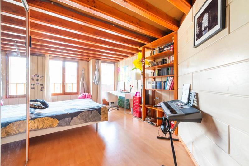 Maison de bois - 220 m² - 8 pièces