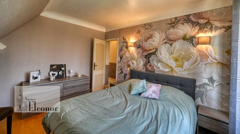 Maison - 208 m² - 9 pièces