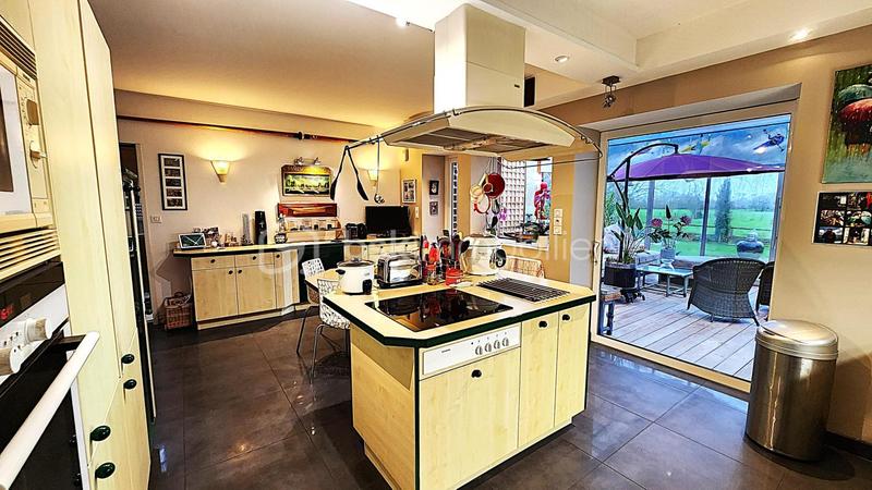 Propriété - 190 m² - 6 pièces