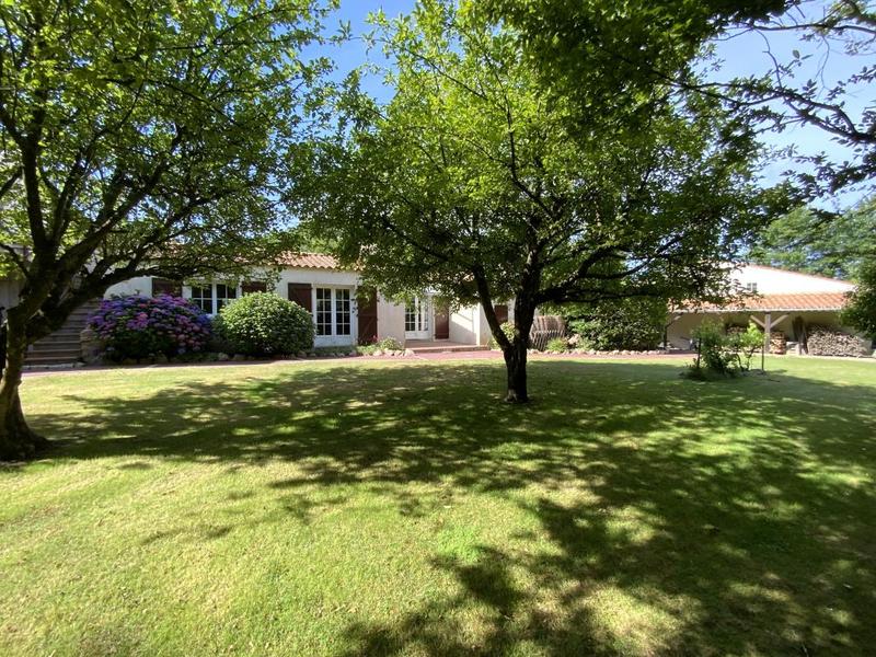 Pavillon - 262 m² - 7 pièces