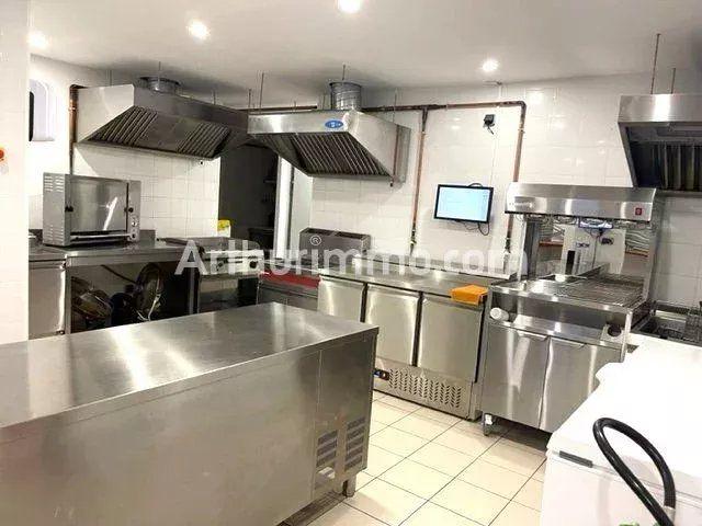 Magasins - 210 m² - 5 pièces