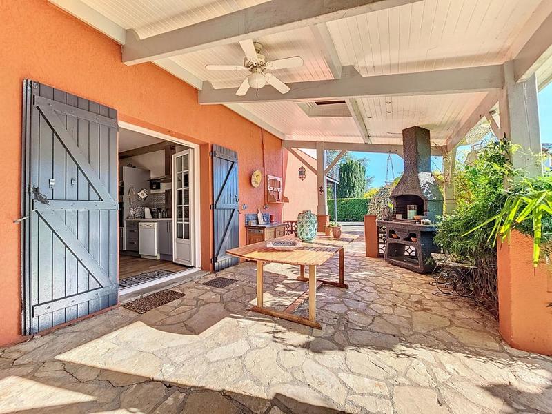 Maison - 240 m² - 8 pièces