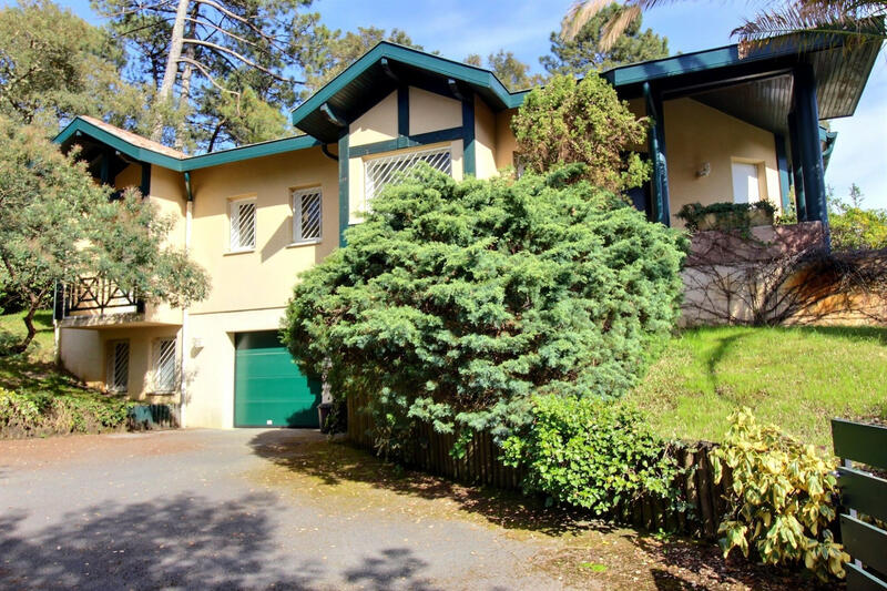 Maison traditionnelle - 172 m² - 6 pièces