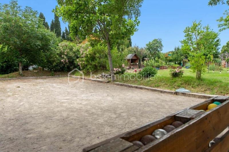 Demeure - 220 m² - 6 pièces