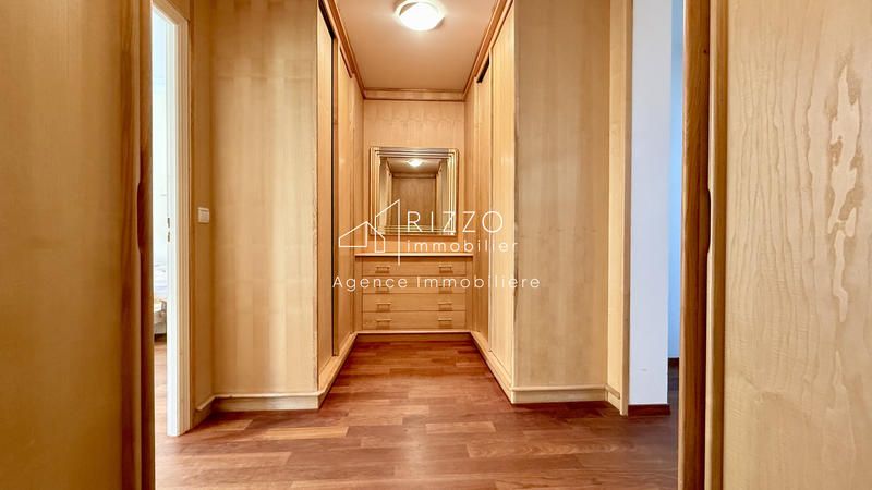 Maison - 418 m² - 12 pièces